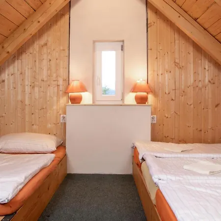 Penzion Medvídek Tanvald Chalet *